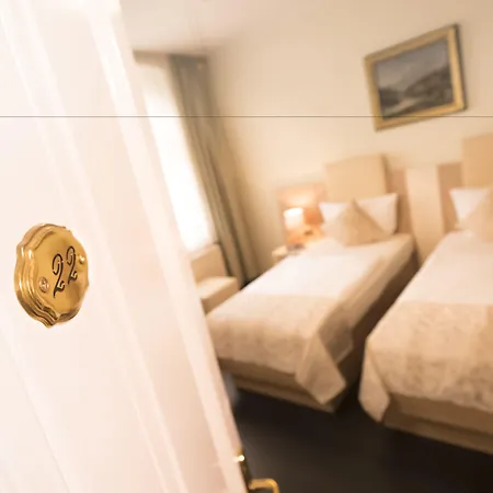 Carlton Mayfair Hotel 3*