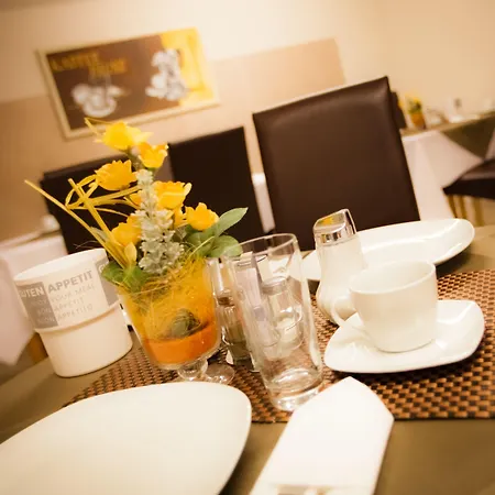 Carlton Mayfair 3*