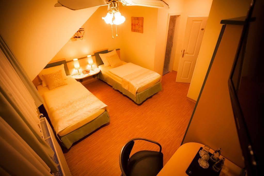 Carlton Mayfair Hotel 3*